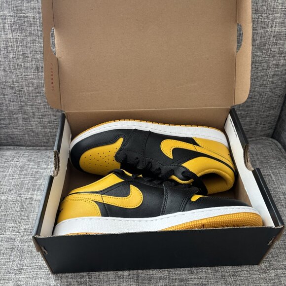 Jordan 1 Low Yellow/Black Ochre (GS) 553560-072 - Picture 1 of 8